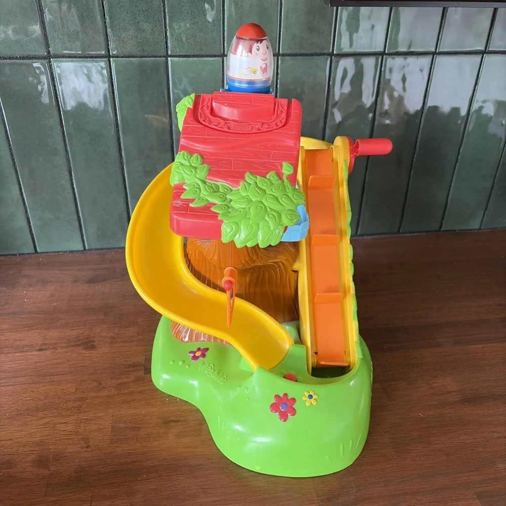 Weebles Wobble Musical Treehouse with Slide & 2 Figures 2009 Read